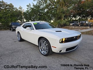Used 2019 Dodge Challenger SXT image 1
