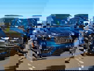 New 2025 Chrysler Pacifica Select image 1