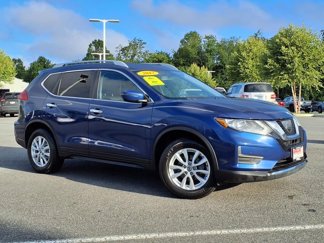 Used 2017 Nissan Rogue SV image 1