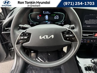 Used 2023 Kia Niro LX image 1