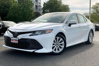 Used 2018 Toyota Camry LE image 1