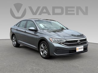 Used 2024 Volkswagen Jetta SE image 1