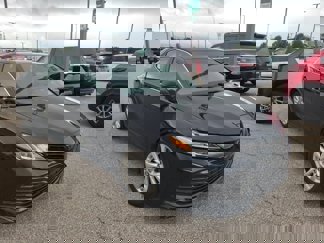 Used 2018 Toyota Camry LE image 1