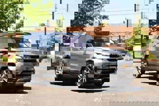Used 2020 Land Rover Discovery Landmark image 1