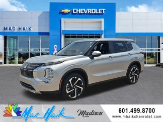Used 2024 Mitsubishi Outlander SE image 1