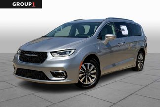 Used 2021 Chrysler Pacifica Touring-L image 1