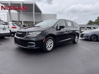 Used 2023 Chrysler Pacifica Touring-L image 1