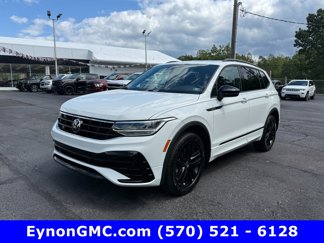 Used 2022 Volkswagen Tiguan SE R-Line image 1
