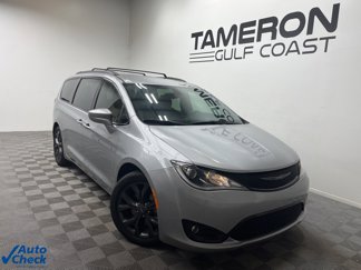 Used 2018 Chrysler Pacifica Touring-L w/ Premium Audio Group image 1