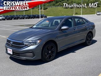 Used 2023 Volkswagen Jetta SE image 1