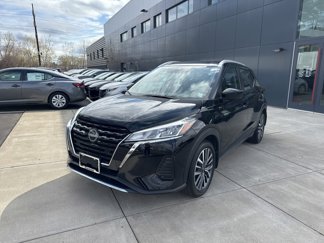 Used 2024 Nissan Kicks SV image 1