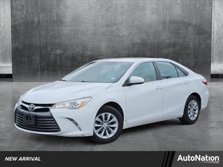 Used 2016 Toyota Camry LE image 1
