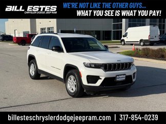 Used 2023 Jeep Grand Cherokee Laredo image 1