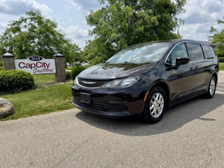 Used 2017 Chrysler Pacifica Touring image 1