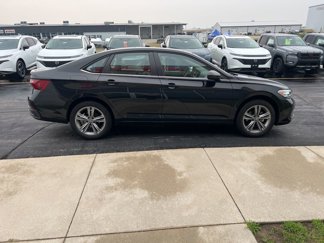 Used 2022 Volkswagen Jetta SE image 1