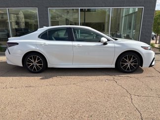Used 2023 Toyota Camry SE image 1