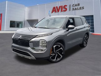 Used 2023 Mitsubishi Outlander SE image 1