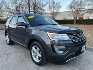 Used 2017 Ford Explorer XLT image 1