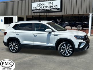 Used 2024 Volkswagen Taos SE image 1