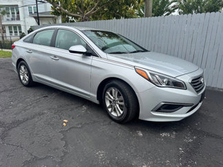 Used 2017 Hyundai Sonata SE image 1
