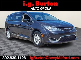 Used 2020 Chrysler Pacifica Touring-L image 1