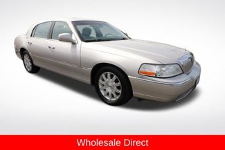 Used 2011 Lincoln Town Car Signature Limited image 1