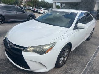 Used 2015 Toyota Camry SE image 1