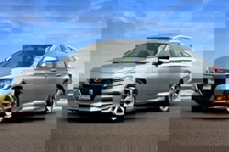 Used 2018 Honda Accord Touring image 1