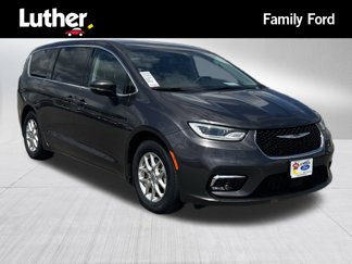 Used 2023 Chrysler Pacifica Touring-L image 1