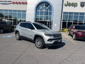 New 2024 Jeep Compass Latitude image 1