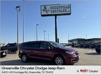 Used 2023 Chrysler Pacifica Touring-L image 1