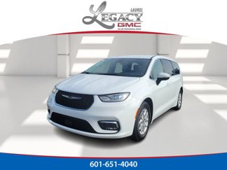 Used 2023 Chrysler Pacifica Touring-L image 1