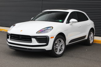 Certified 2025 Porsche Macan image 1