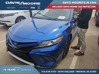 Used 2018 Toyota Camry XSE image 1