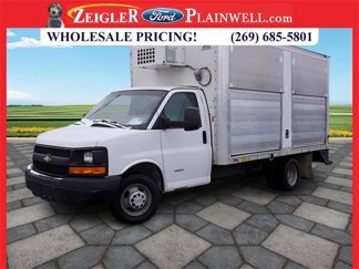 Used 2015 Chevrolet Express 4500 image 1