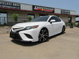 Used 2018 Toyota Camry SE image 1