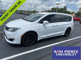 Used 2018 Chrysler Pacifica Touring-L image 1