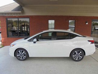 Used 2020 Nissan Versa SV image 1