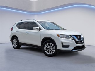 Used 2018 Nissan Rogue SV image 1