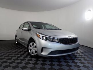 Used 2017 Kia Forte LX image 1
