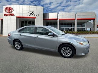 Used 2016 Toyota Camry LE image 1