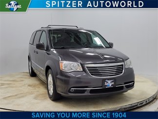 Used 2016 Chrysler Town & Country Touring image 1