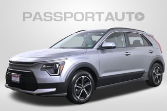 Used 2023 Kia Niro LX image 1