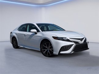 Used 2024 Toyota Camry SE image 1
