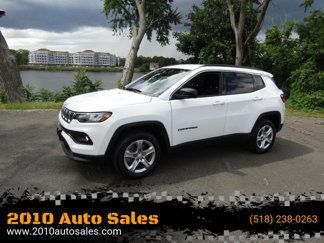 Used 2023 Jeep Compass Latitude image 1