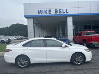 Used 2017 Toyota Camry SE image 1