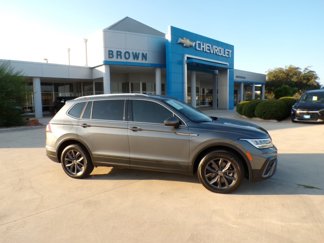 Used 2023 Volkswagen Tiguan SE image 1