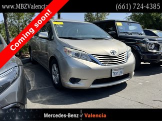 Used 2015 Toyota Sienna LE image 1
