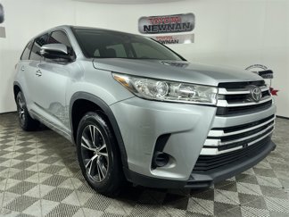 Used 2017 Toyota Highlander LE image 1