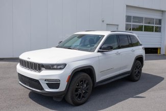 Used 2023 Jeep Grand Cherokee Limited image 1
